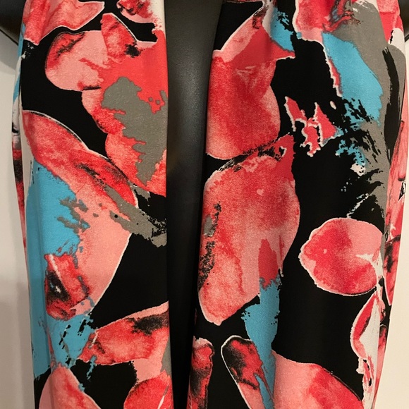 Beautiful infinity skarf- like brand new- fantastic quality - Picture 4 of 5